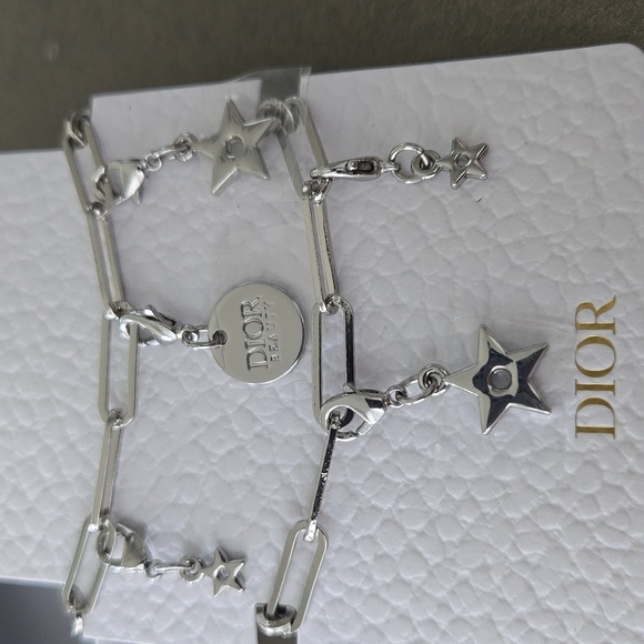Brand New in Box DIOR phone charm silver 5x detachable charms Star 🌟 Dior chain - Picture 2 of 7